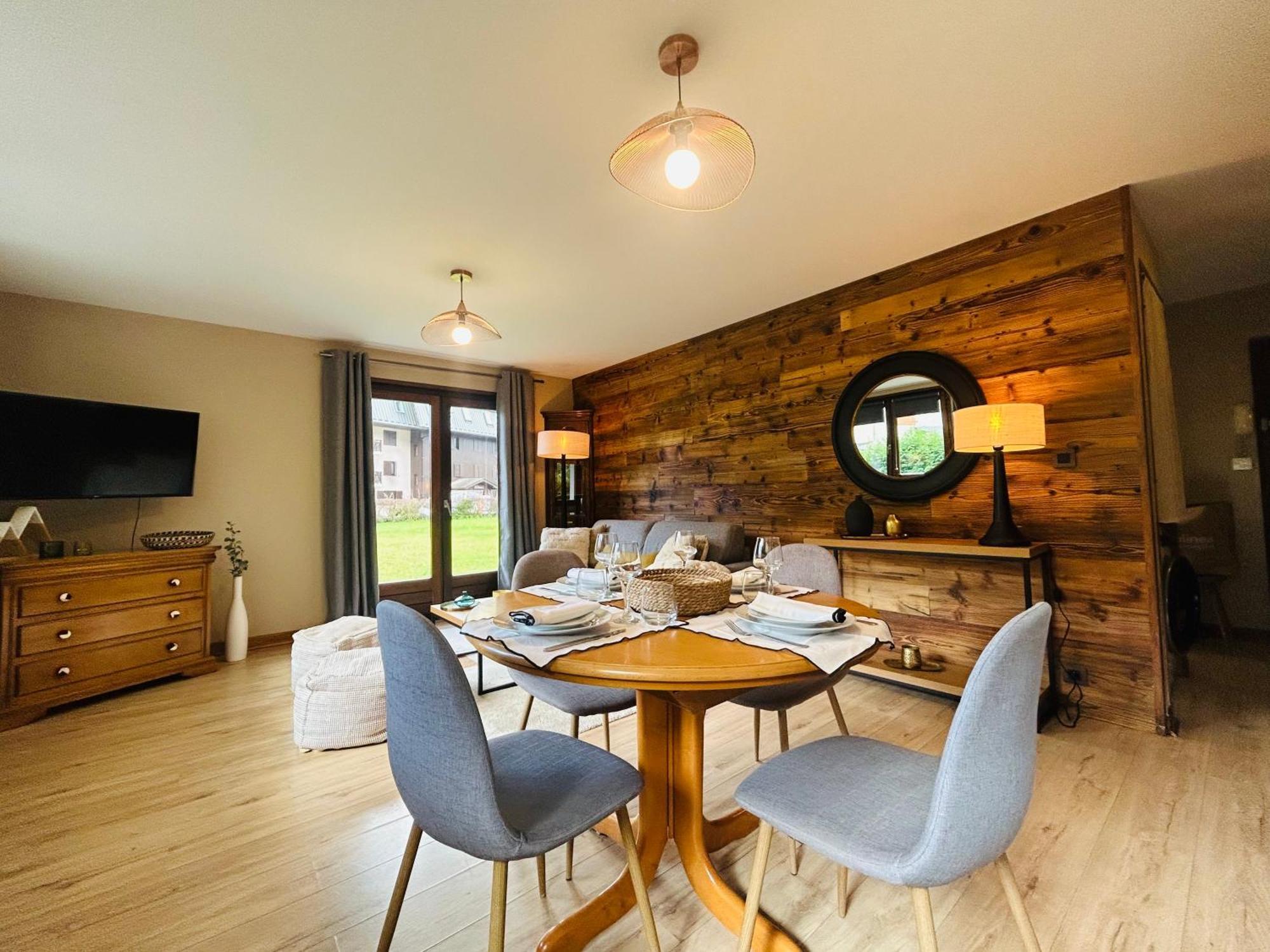 Appartement Style Chalet Avec Grande Terrasse Et Parking Prive Chamonix Exterior photo